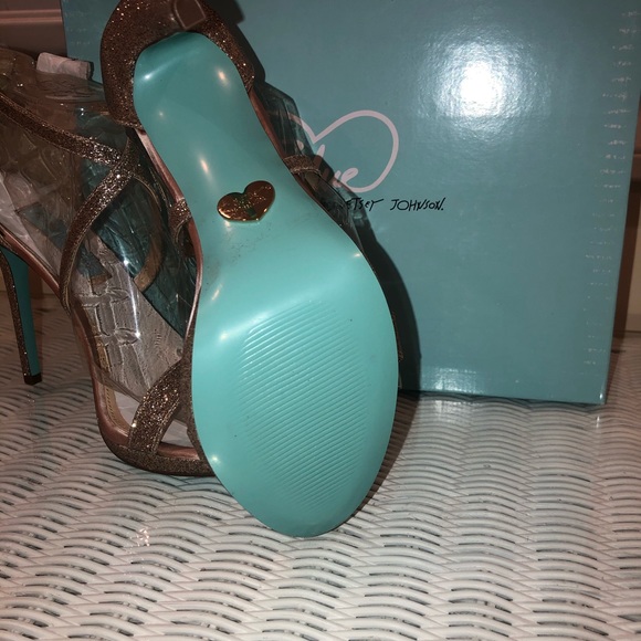 New In Box! Blue By Betsey Johnson Champagne Heels - Picture 5 of 5